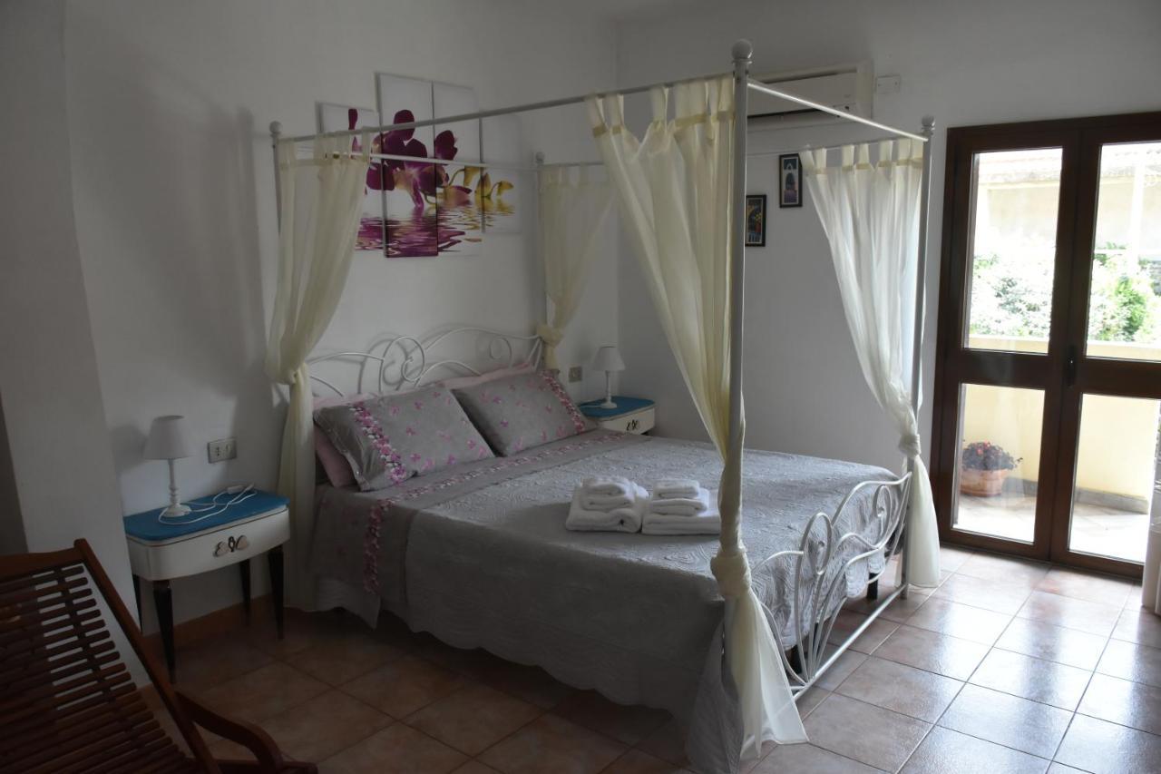 Bed And Breakfast Le Petunie Bari Sardo Kültér fotó